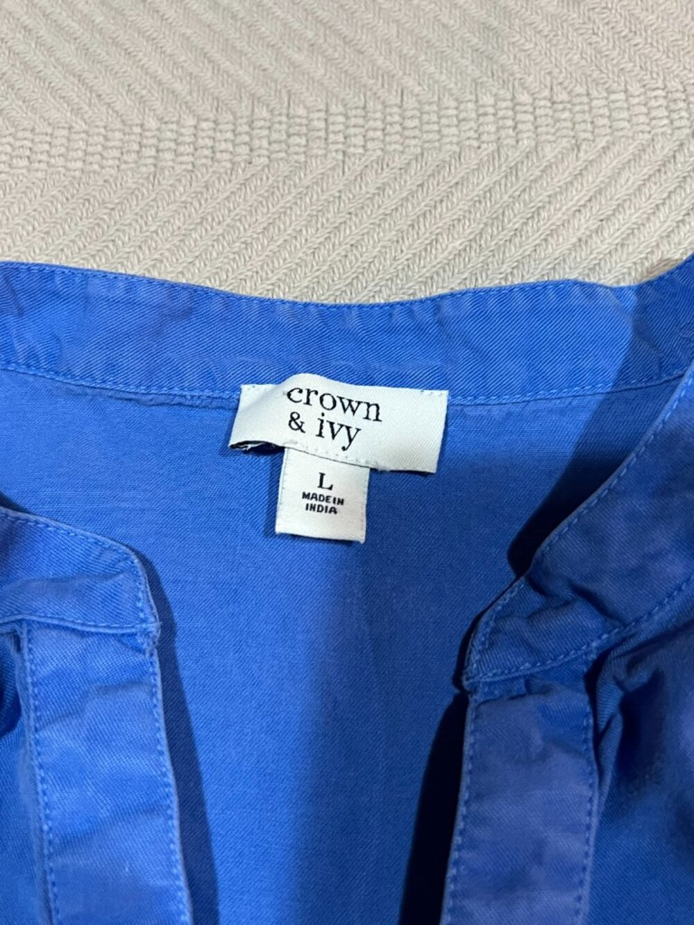 Women's Crown & Ivy Blue V-neck Ruffle Cap Sleeve Pullover Blouse Size Large - Picture 2 of 6